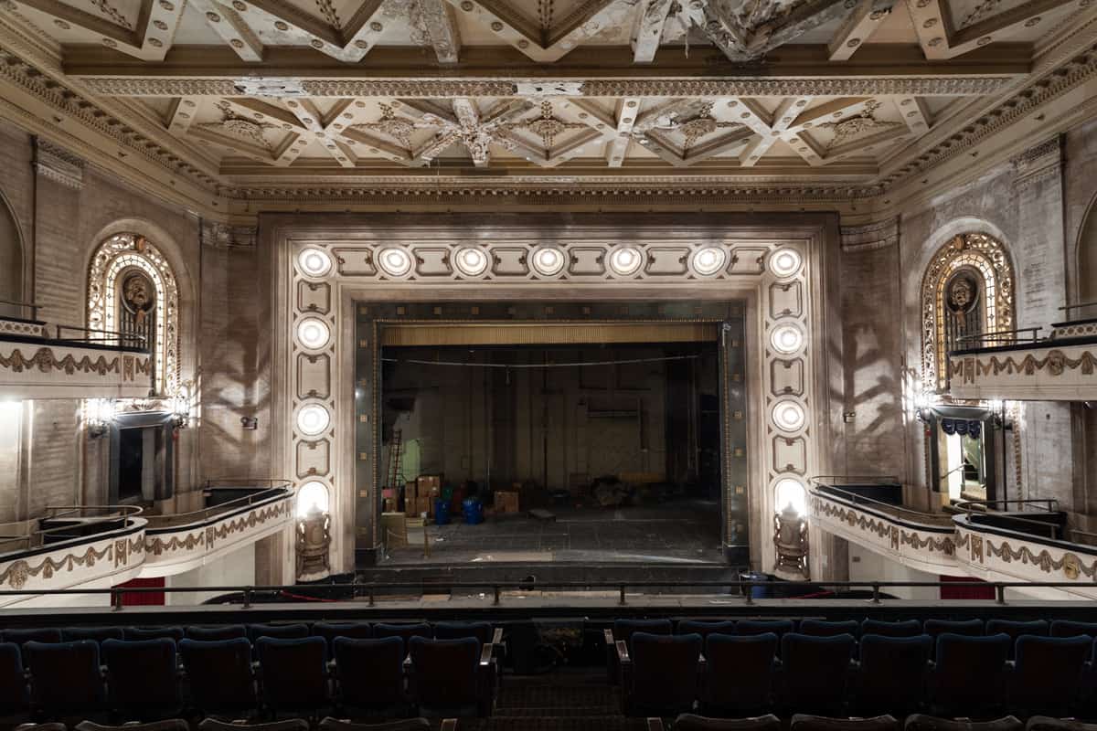 Mezzanine Theatre. Theatre places. Chicago Theater Mezzanine Box. Finale in Theatre.